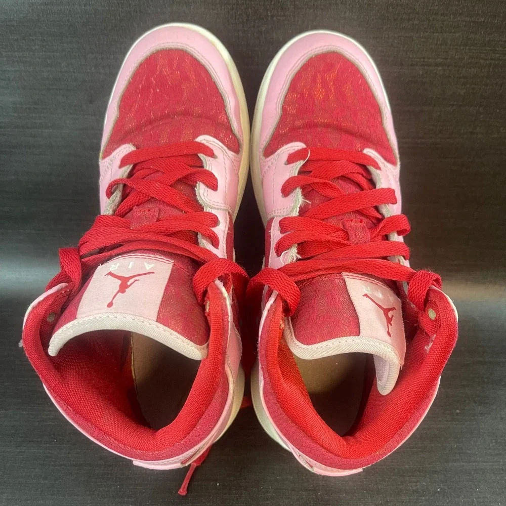 Nike Air Jordan‎ 1 Mid Kids 4.5Y Valentines Day Heart Pink Red Basketball Shoes